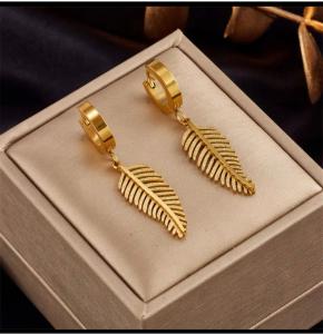 Paslanmaz Çelik Köpüklü Tüy Halka Kadın Küpe