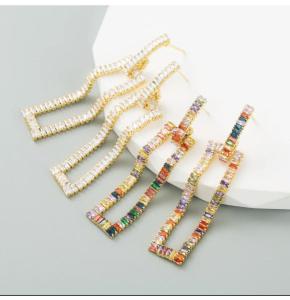 Paslanmaz Çelik Renkli Zirkon Taşlı Geometrik Kadın Küpe